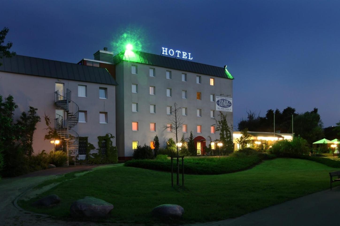 Parkhotel נויברנדנבורג מראה חיצוני תמונה