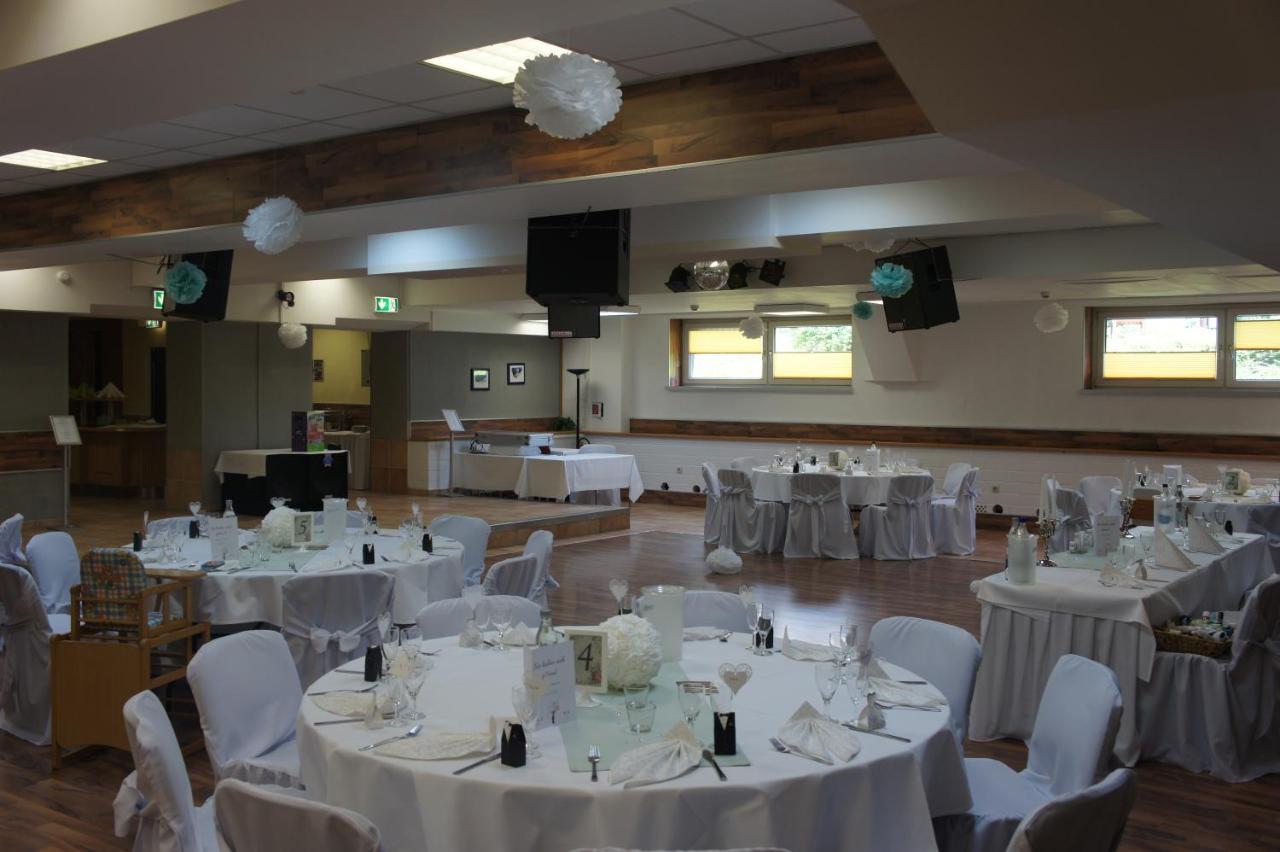 Parkhotel נויברנדנבורג מראה חיצוני תמונה