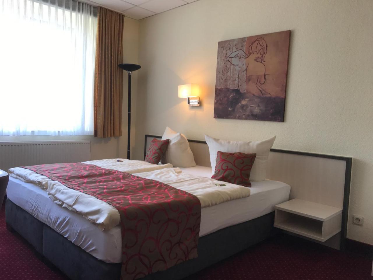 Parkhotel נויברנדנבורג מראה חיצוני תמונה