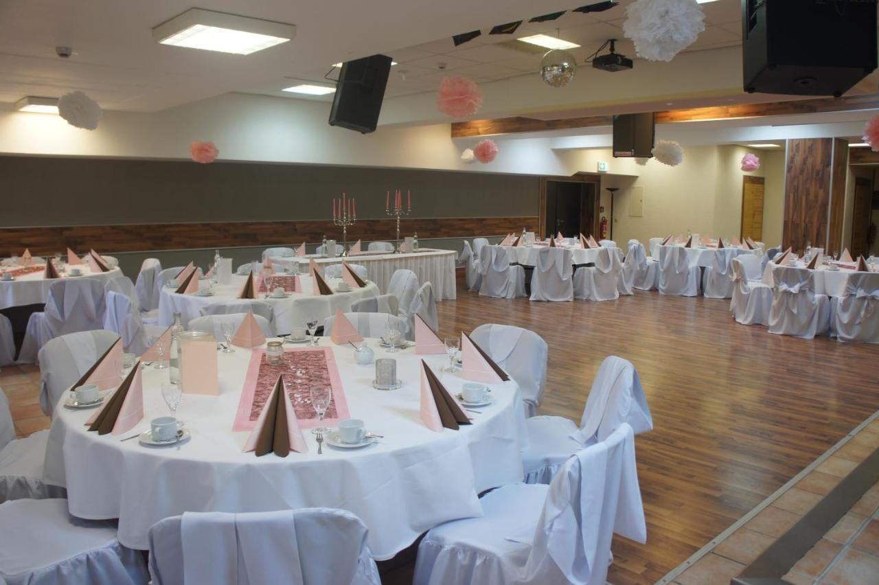 Parkhotel נויברנדנבורג מראה חיצוני תמונה